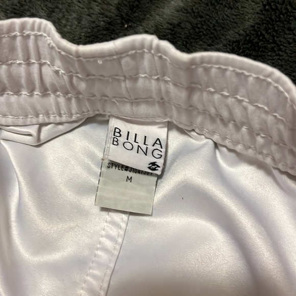 White billabong shorts - Picture 3 of 3